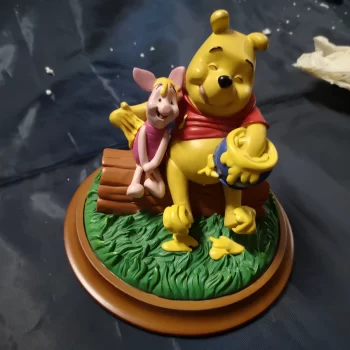 Disney Statuetta Pooh E Pimpi Tronco